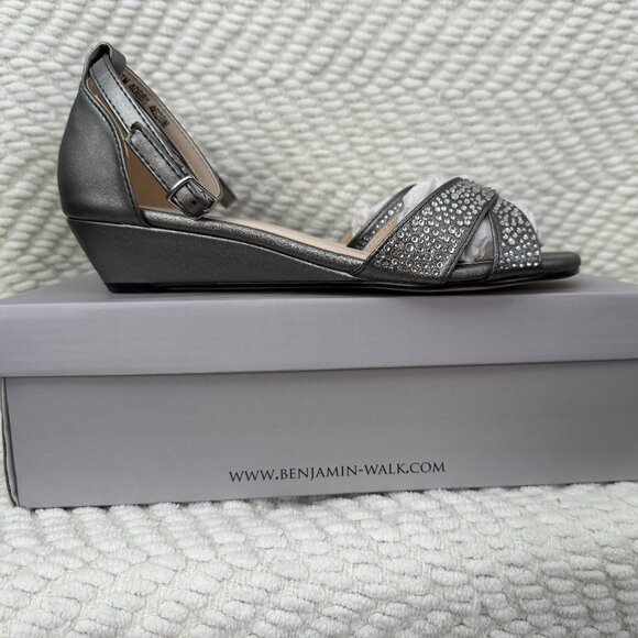 Touch Ups Iris Ankle Strap Sandal-Size 7-Pewter - Picture 1 of 5